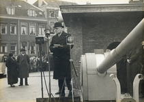 99579 Afbeelding van burgemeester mr. dr. G.A.W. ter Pelkwijk tijdens zijn toespraak bij de officiële ingebruikstelling ...